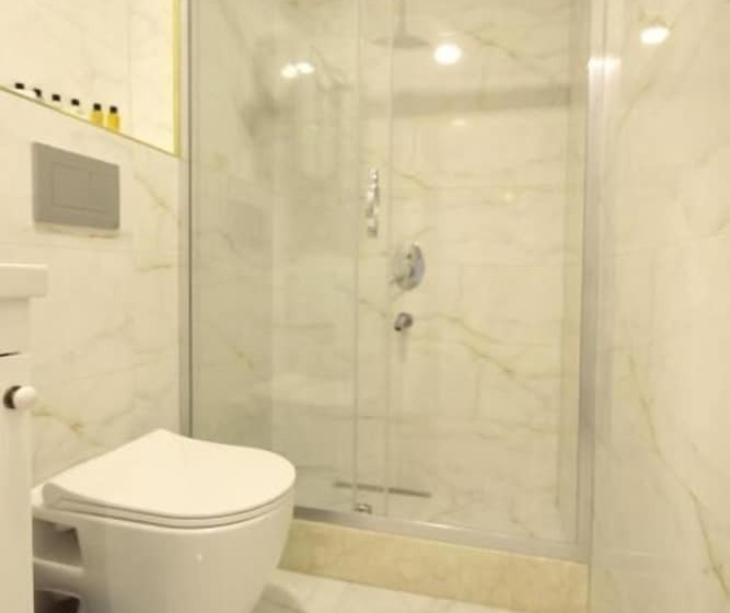 デラックストリプルルーム, Guler Palas