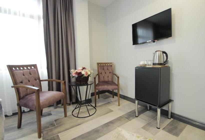 デラックスルーム, Guler Palas