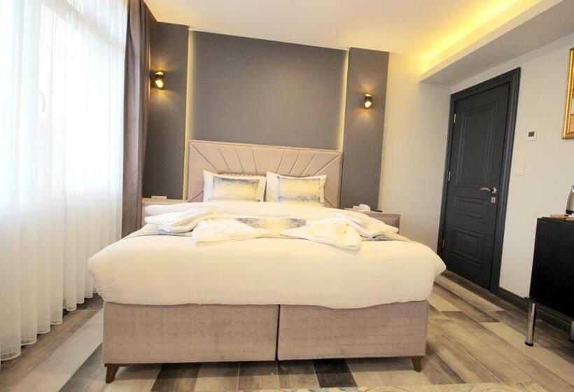 デラックスルーム, Guler Palas