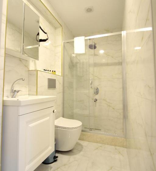 デラックスルーム, Guler Palas