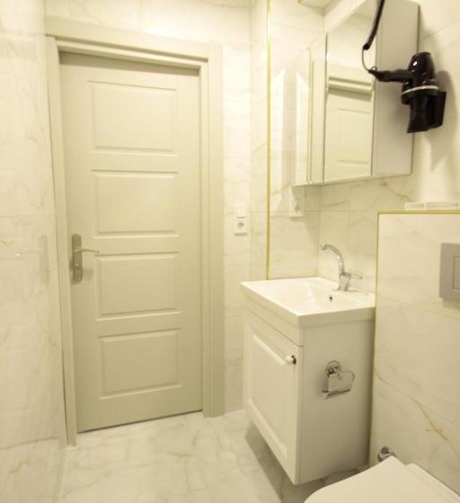 デラックストリプルルーム, Guler Palas