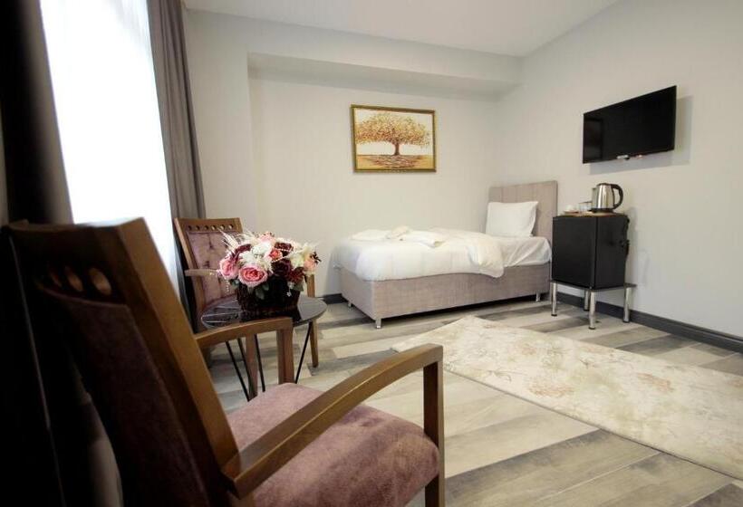 デラックストリプルルーム, Guler Palas