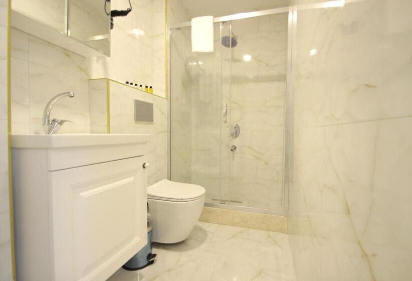 スタンダードルーム, Guler Palas