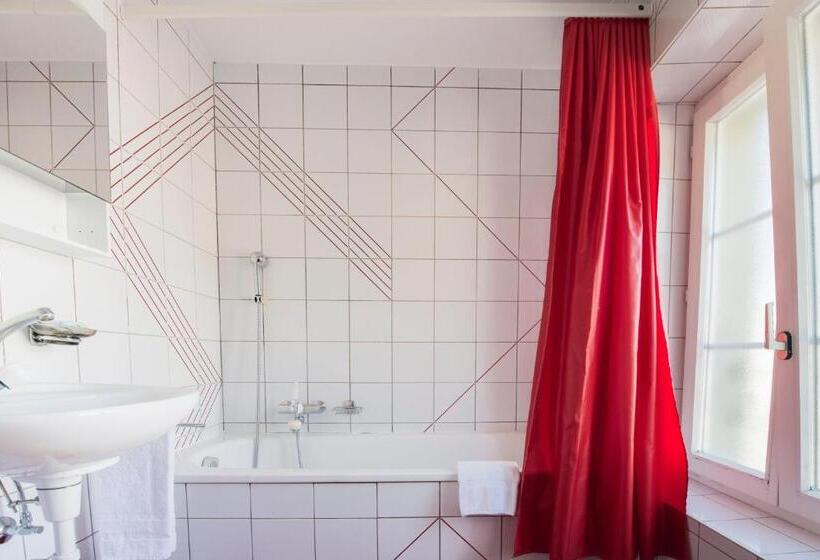 חדר משפחתי, Hôtel De Ville D Attalens