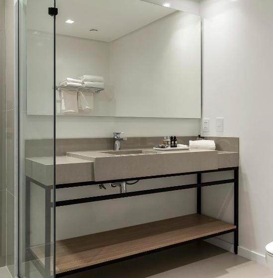 جناح جونيور مطلّ علي البحر, Kplatz