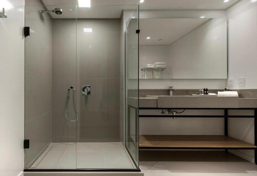 جناح جونيور مطلّ علي البحر, Kplatz