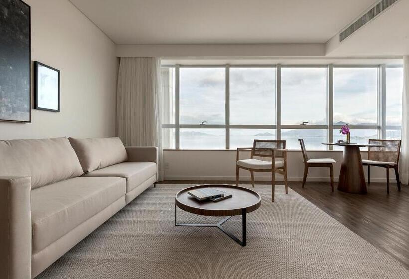 جناح جونيور مطلّ علي البحر, Kplatz