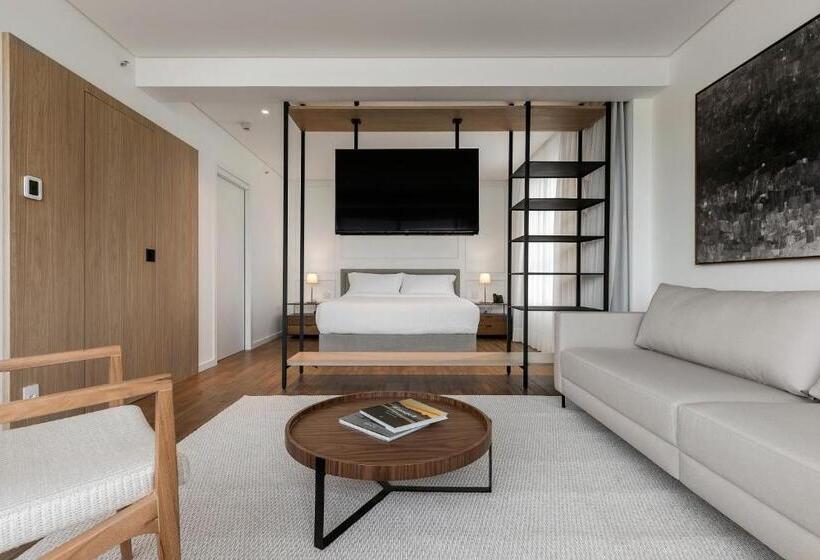 جناح جونيور مطلّ علي البحر, Kplatz