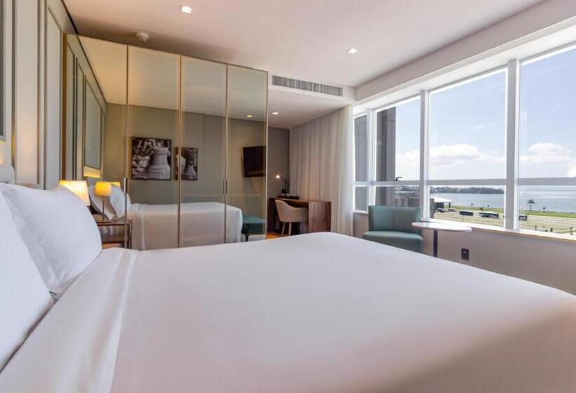 غرفة قياسية مطلّة علي البحر, Kplatz