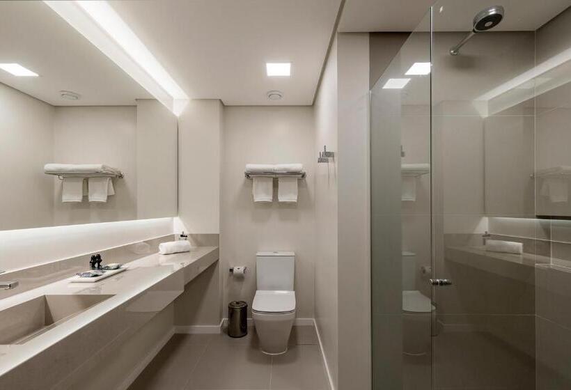 غرفة قياسية مطلّة علي البحر, Kplatz