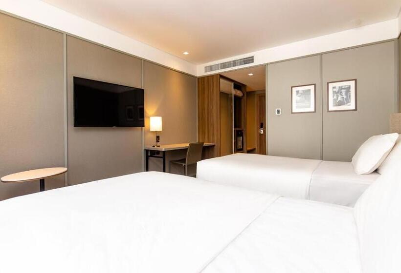 غرفة سوبيريور, Kplatz