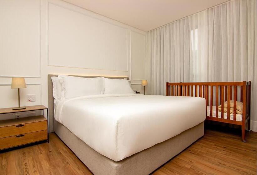 جناح جونيور مطلّ علي البحر, Kplatz