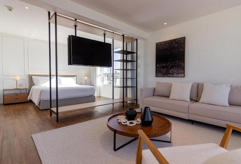 جناح جونيور مطلّ علي البحر, Kplatz