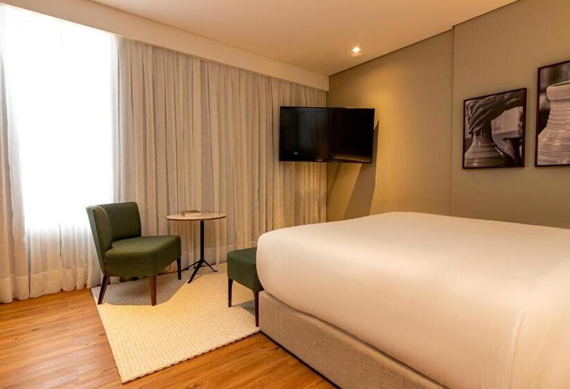 غرفة قياسية مطلّة علي البحر, Kplatz