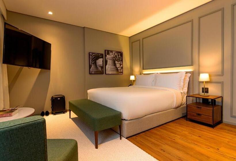 غرفة قياسية مطلّة علي البحر, Kplatz