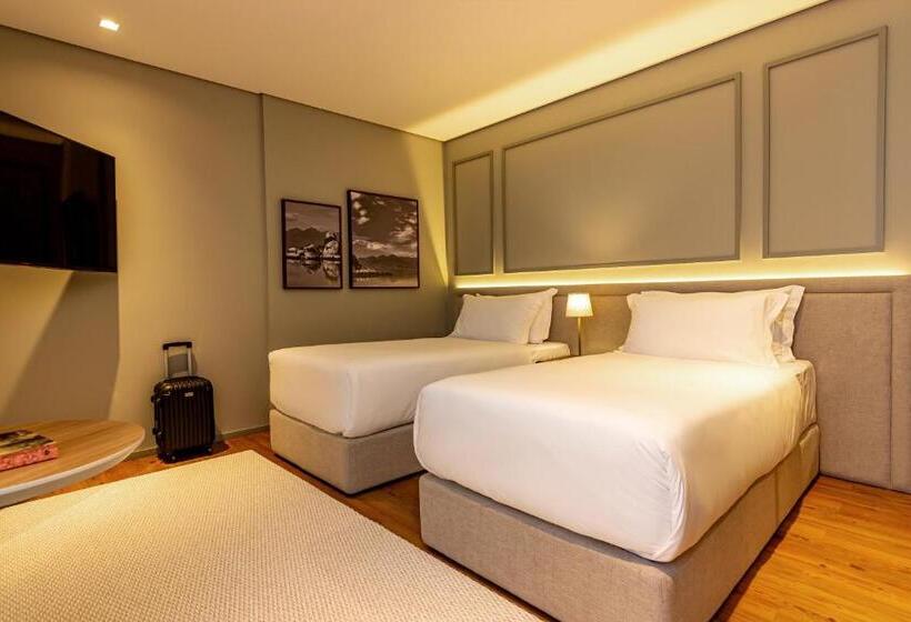 غرفة قياسية مطلّة علي البحر, Kplatz