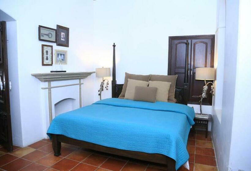 Deluxe Svit, Raghu Vilas