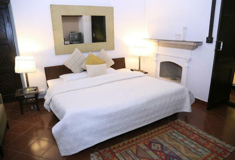 Deluxe Svit, Raghu Vilas