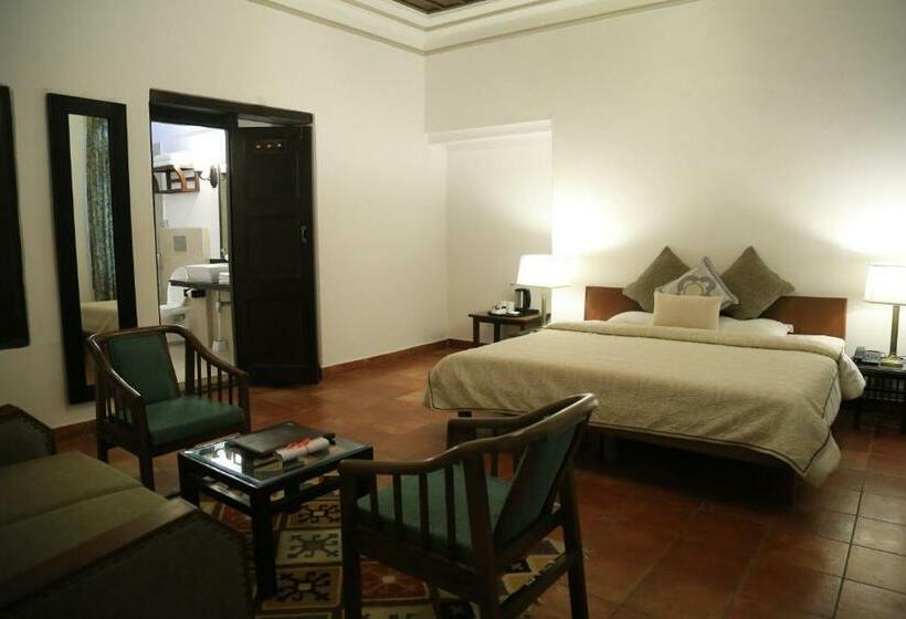 Deluxe Rum, Raghu Vilas