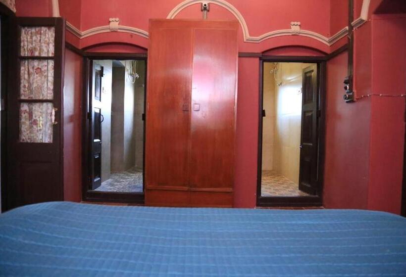 Deluxe Svit, Raghu Vilas