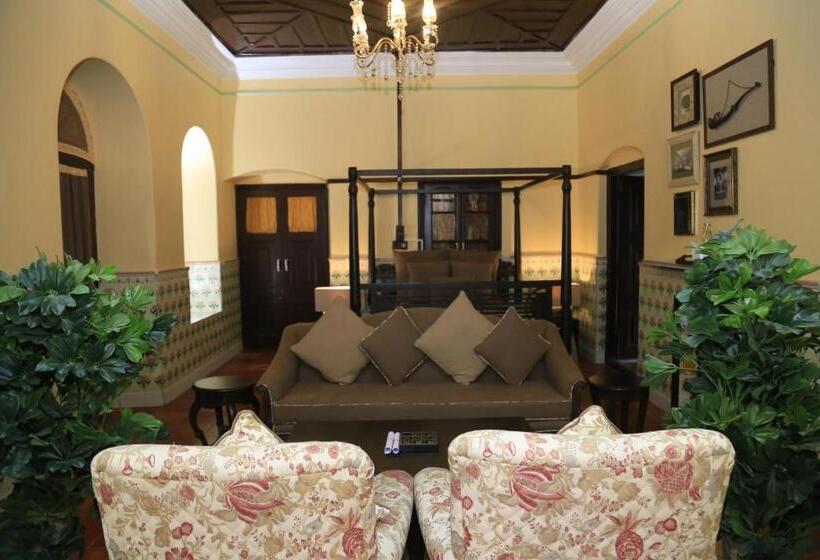 Deluxe Svit, Raghu Vilas