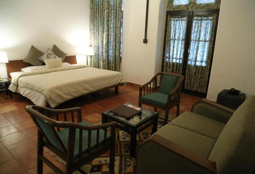 Deluxe Rum, Raghu Vilas