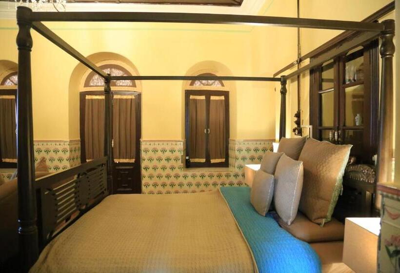 Deluxe Svit, Raghu Vilas