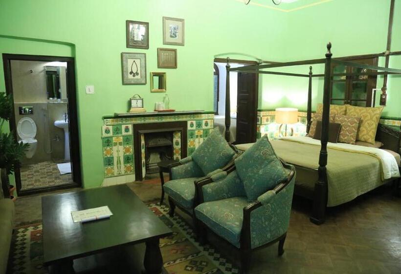 Deluxe Svit, Raghu Vilas