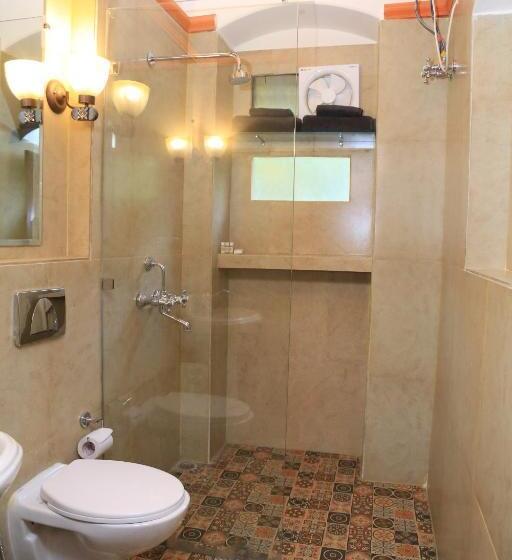 Deluxe Svit, Raghu Vilas