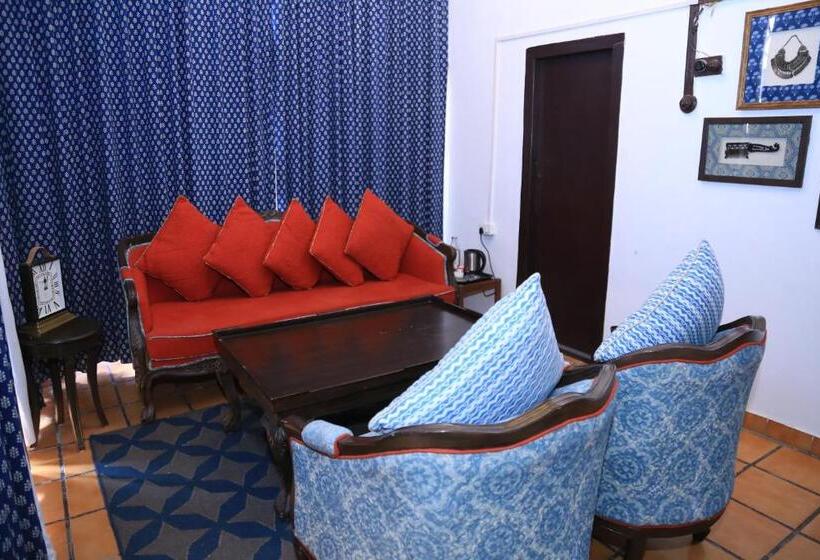 Deluxe Svit, Raghu Vilas