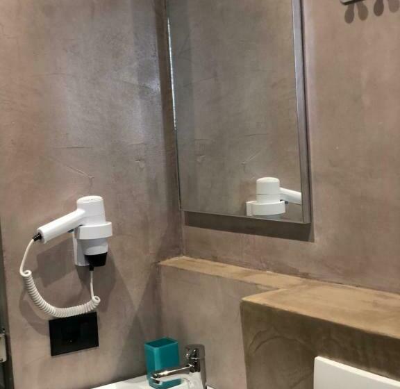 اتاق خانوادگی, Ritson