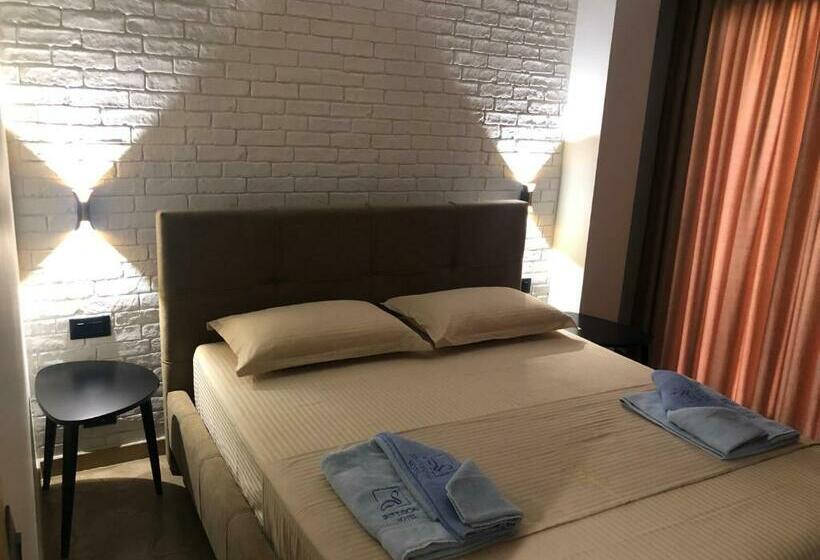 اتاق خانوادگی, Ritson