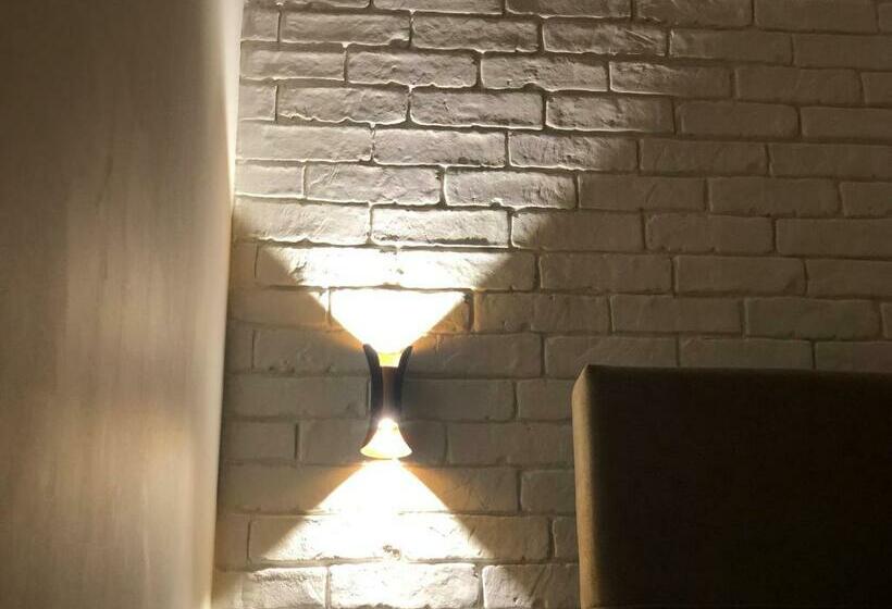 اتاق خانوادگی, Ritson