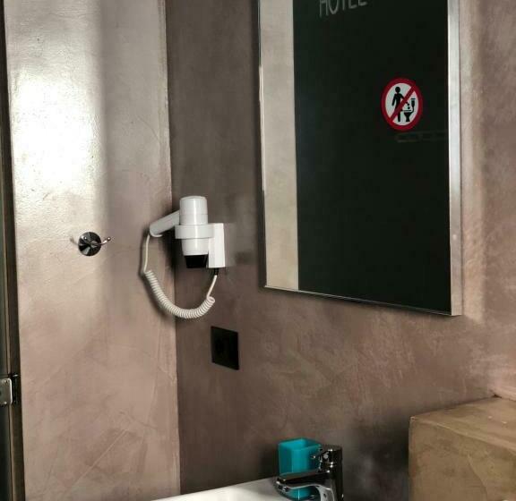 اتاق خانوادگی, Ritson