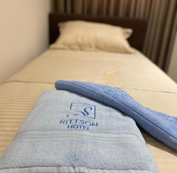 اتاق خانوادگی, Ritson