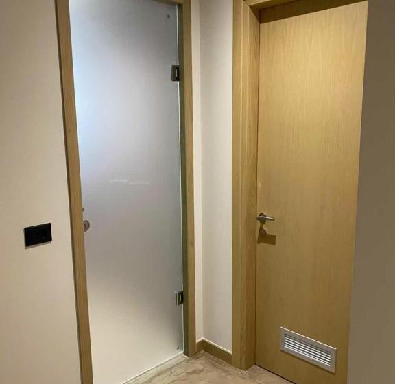 اتاق خانوادگی, Ritson