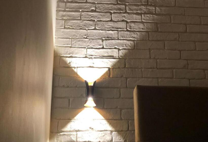 سوییت لوکس, Ritson