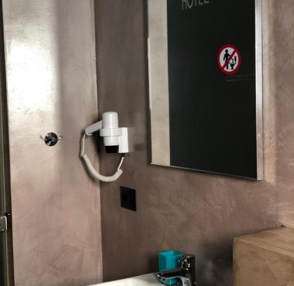 سوییت لوکس, Ritson