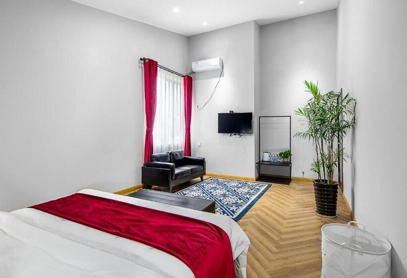 غرفة سوبيريور, Thirty One