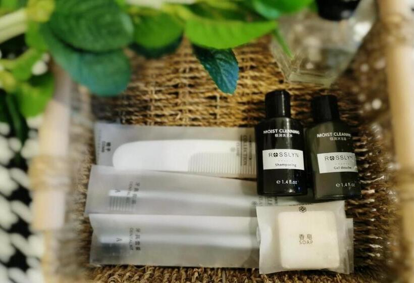 غرفة قياسية مطلة على الجبل, Thirty One