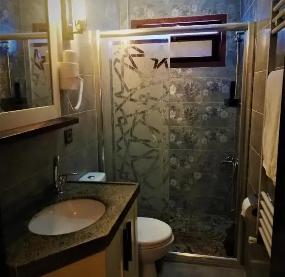 スタンダード4人部屋, Kayıbeyi Hotel & Restaurant