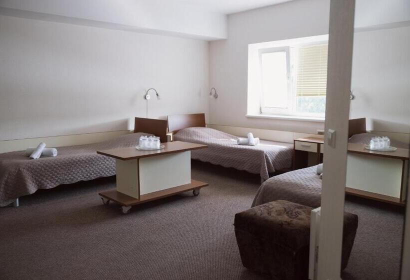 اتاق استاندارد سه نفره, Motelis Gariūnai