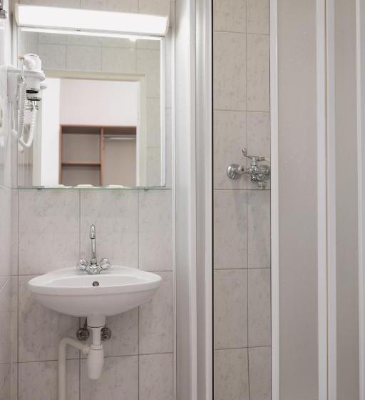 اتاق استاندارد سه نفره, Motelis Gariūnai