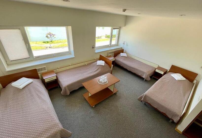 اتاق استاندارد چهار تخته, Motelis Gariūnai