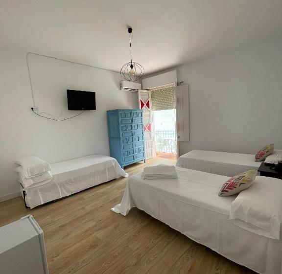 带阳台标准四人间, Hostal La Cruz 1872