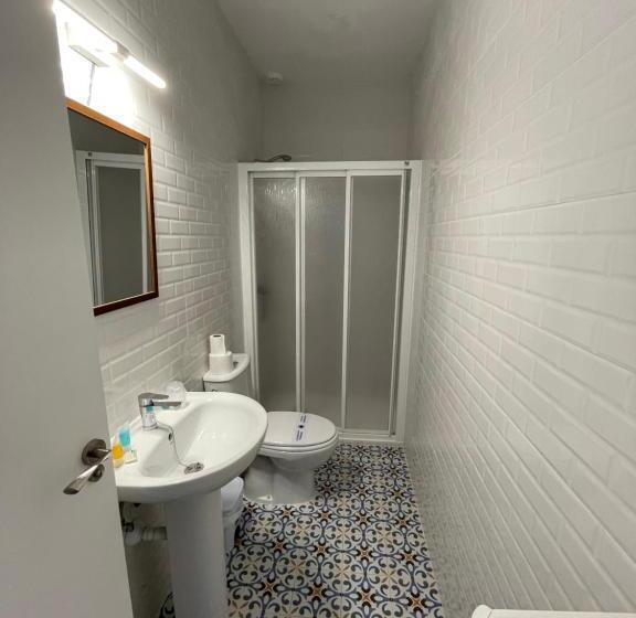 带阳台的三人标准间, Hostal La Cruz 1872