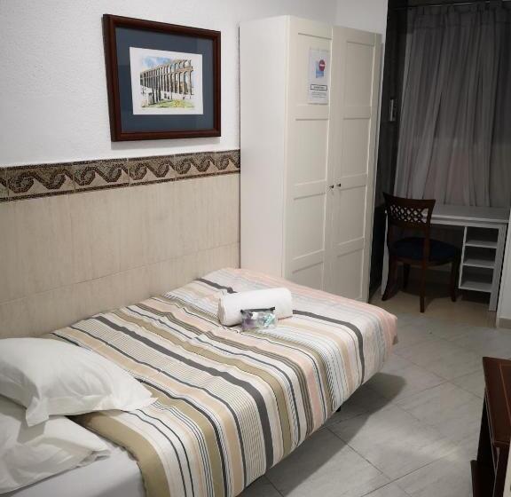 اتاق استاندارد یک تخته با سرویس بهداشتی مشترک, Motel Lavapies