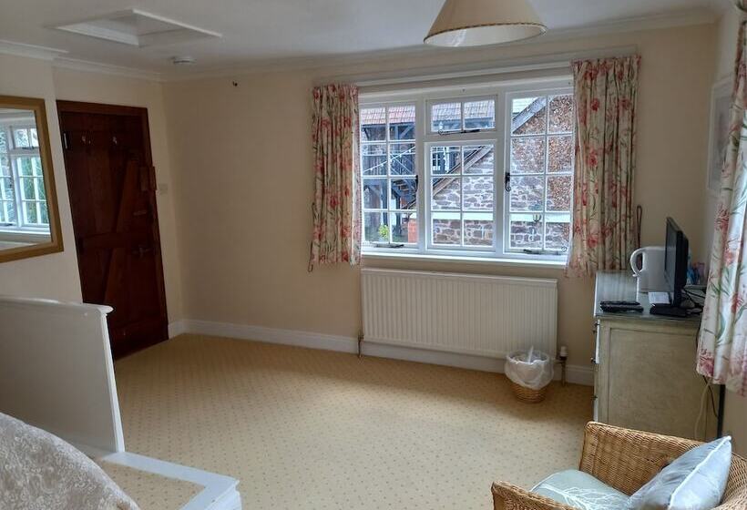 غرفة سوبيريور, Bickleigh Castle