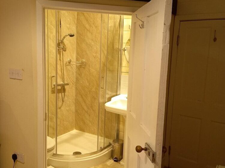 غرفة قياسية, Bickleigh Castle