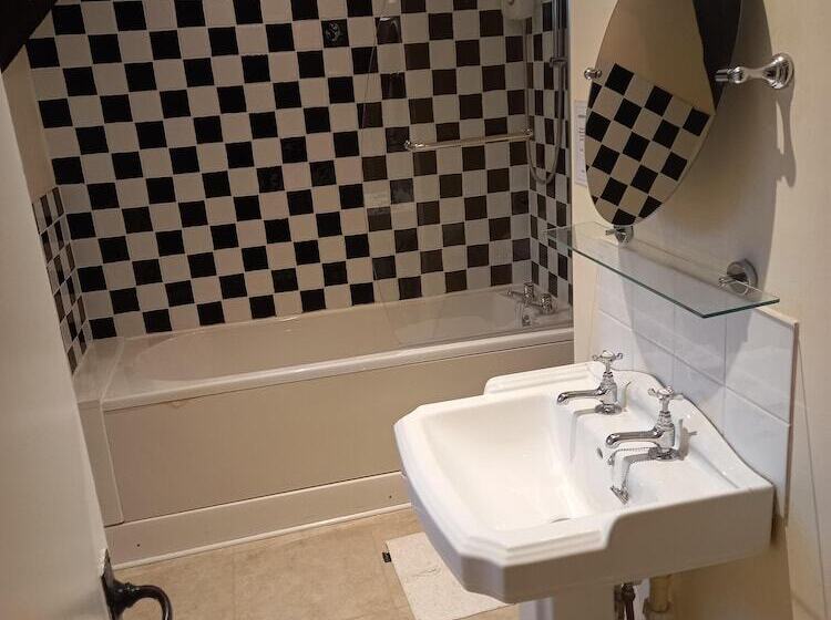 غرفة سوبيريور, Bickleigh Castle